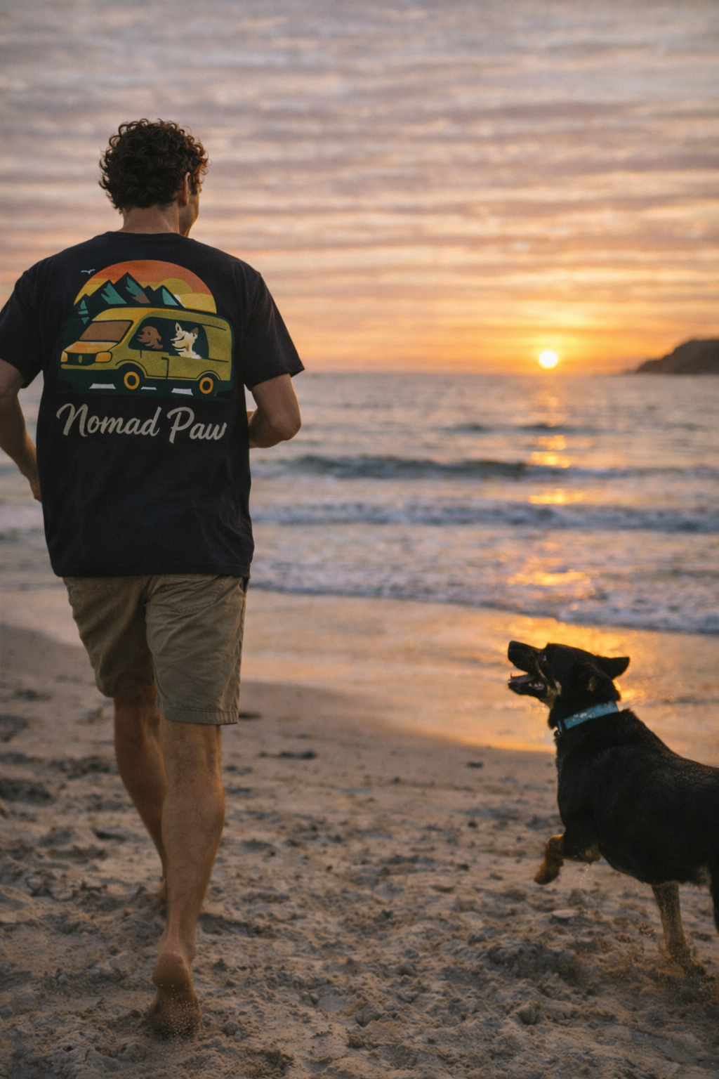 Couché de soleil à la plage avec son chien